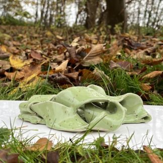 Lysegrønt væghæng/skulptur