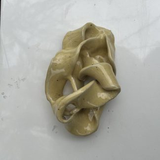 Gult væghæng/skulptur