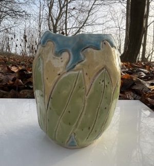 Medium vase med blomster